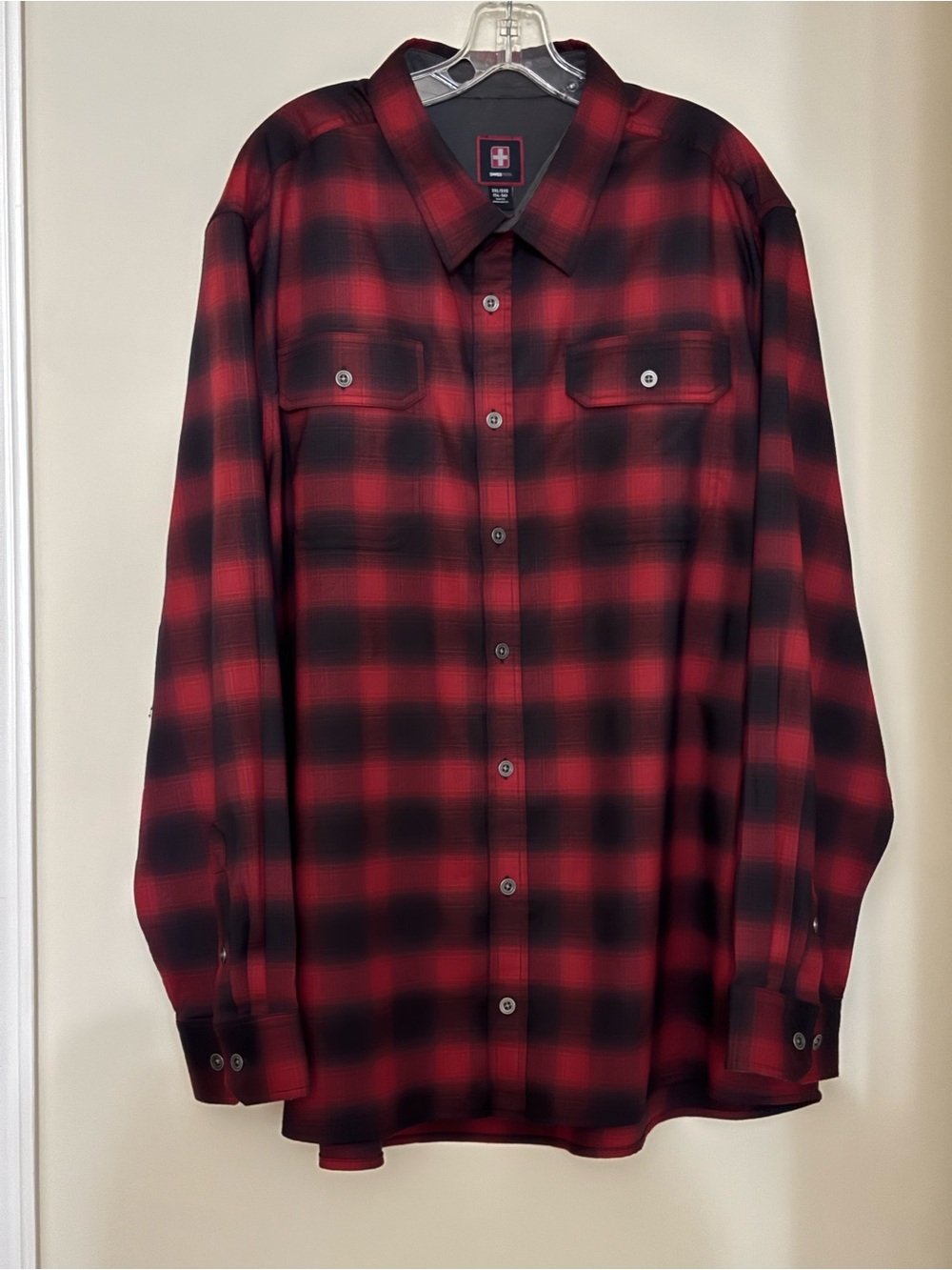 NWOT Men’s Swiss Tech Long Sleeve Shirt